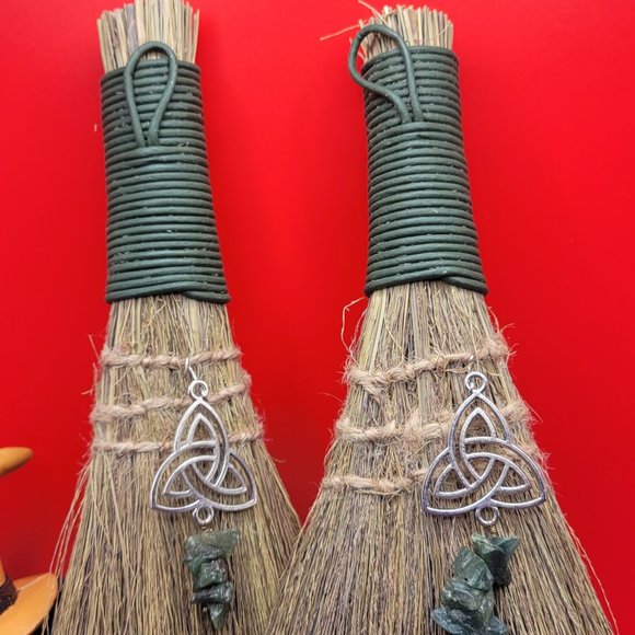 Witch Green Aventurine Triquetra Charm Broom - Picture 4 of 8